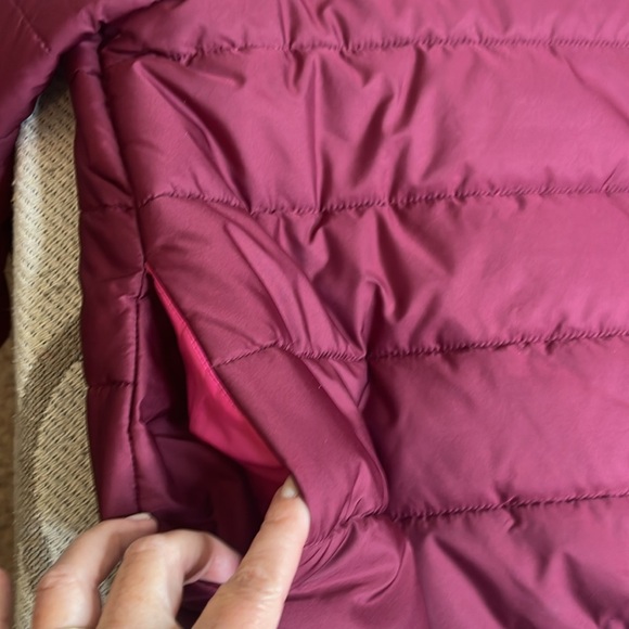 Wild Fable burgundy berry red lining puffer zip up jacket - Picture 9 of 13